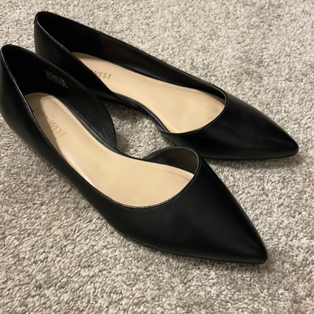 Nine West pointed-toe flats; size 7.5